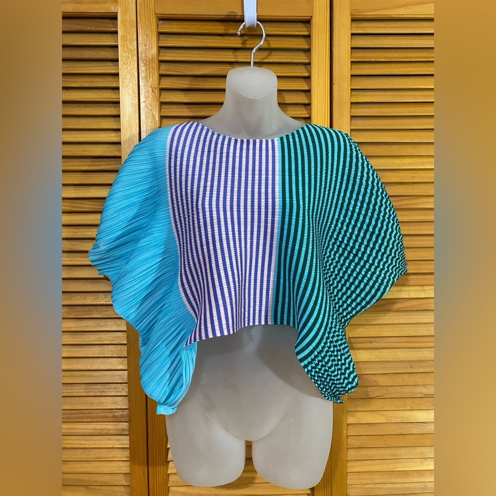 Unique, flowy crop top